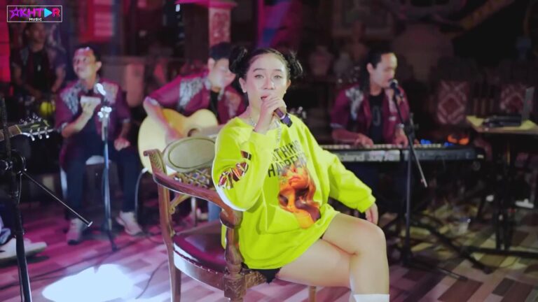 Biography of Della Monica Biography of Della Monica